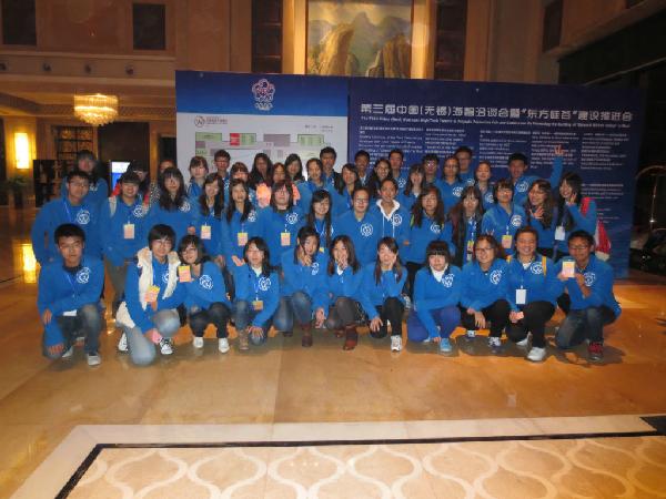 星空官方网页版志愿者热情服务中国（无锡）海智洽谈会