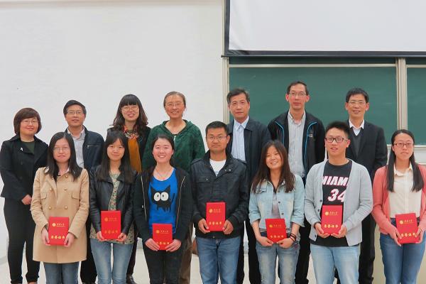 星空官方网页版召开2014届毕业生升学表彰大会暨升学、就业经验分享会