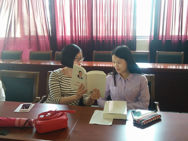星空官方网页版2013学生党支部召开“两学一做”理论学习交流会